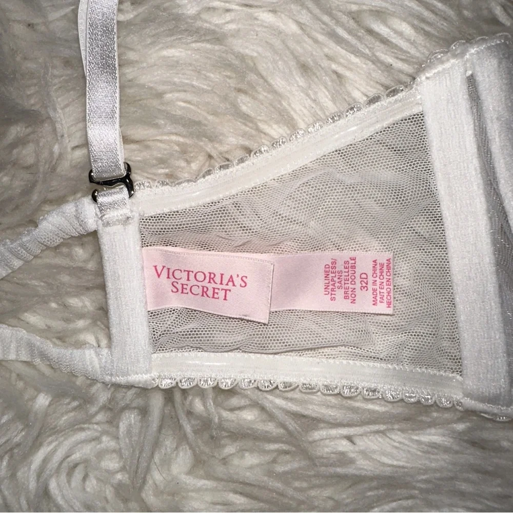 Victoria’s Secret | 2015 Ruffle Shimmer Strapless Convertible Unlined Bra 32D
